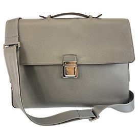 Mala de Negócios Louis Vuitton Taiga Vasili GM Marrom