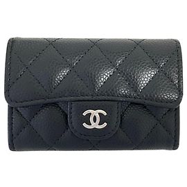 Tarjetero Chanel de piel de becerro granulada negra Negro