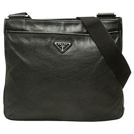 Bolso bandolera Prada con placa de logotipo Triangle Negro
