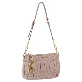 Miu Miu Mini Bolsa de Ombro em Pele Matelassé Rosa