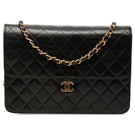 Bolsa de Ombro Chanel Medium CC Single Flap em Pele de Cordeiro Matelassada Preta Preto