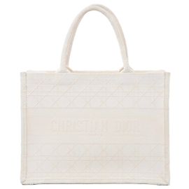 Borsa a tracolla Christian Dior Book Tote Medium Cannage Canvas in White Bianco