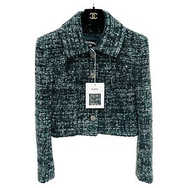 Giacca Chanel in Tweed Verde con Perle Nere Altro