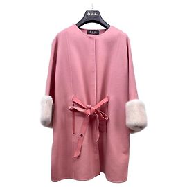 Capa Loro Piana de Cachemira Rosa con Puños de Visón Otro