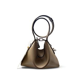 Mala Totême Bevel Leather Wristlet em couro bege Bege