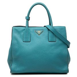 Prada Handtasche mit Triangle-Logo-Plakette Blau