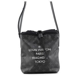 Bolsa de Ombro Louis Vuitton Monogram Eclipse Preto