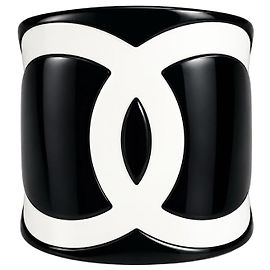 Chanel 2004 CC Brazalete de Resina Negro y Blanco Negro Blanco