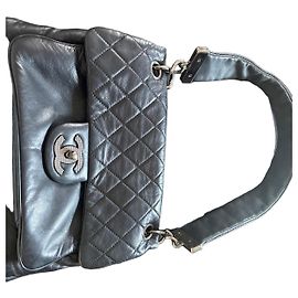 Sac à main Chanel en cuir matelassé noir Noir