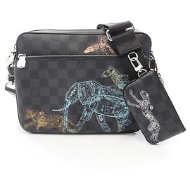 Borsa a tracolla Louis Vuitton Trio Messenger Nero
