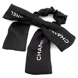 Chanel Silk Ribbon Logo Scrunchie Schwarz