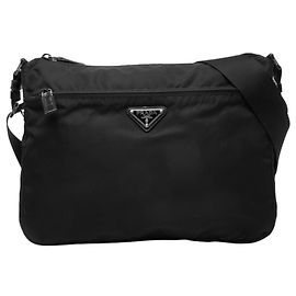 Bolso bandolera Prada con placa de logotipo triangular Negro