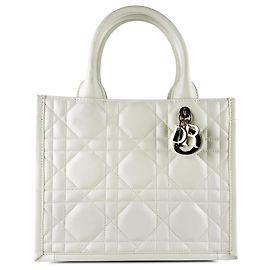 Dior Book Tote Small em pele de vitelo Macrocannage branca Branco