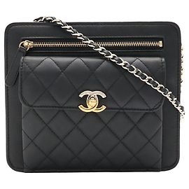 Bolsa de Ombro com Corrente CHANEL em Couro Matelassé Preto Preto