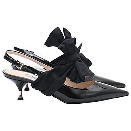 Prada Slingback-Pumps aus schwarzem Leder mit Lackleder-Schleifen Schwarz