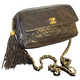 Borsa a tracolla Chanel in pelle nera con nappe Nero