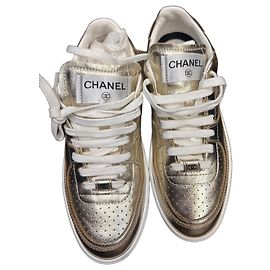 Sneakers Chanel da donna in pelle dorata D'oro