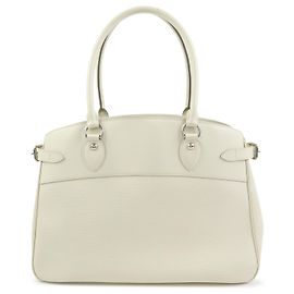Louis Vuitton Passy Epi Leather PM Blanco