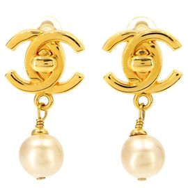 Chanel Faux Pearl Coco Mark Swing Ohrringe Weiß Golden