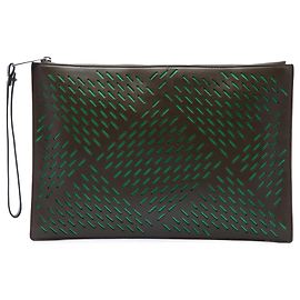 Clutch de piel perforada Bottega Veneta marrón Castaño