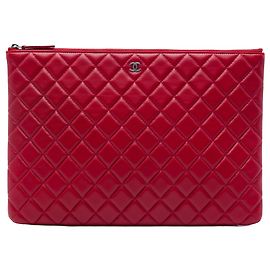 Red Chanel Large Quilted Lambskin O Case Clutch Red