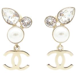 Orecchini a goccia Chanel CC bianchi in perle sintetiche e strass placcati oro Bianco
