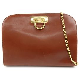 Salvatore Ferragamo Bolsa de Ombro com Corrente Ferragamo Gancini em Pele de Bezerro Castanho Marrom