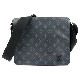 Louis Vuitton Monogram Eclipse District PM Crossbody Bag M44000 Preto