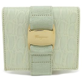 Salvatore Ferragamo Portefeuille compact Ferragamo Vara en cuir embossé Vert clair Vert
