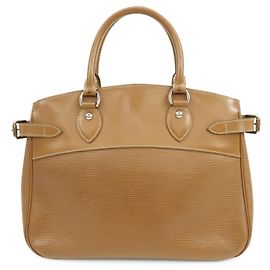 Bolsa de mão em couro Louis Vuitton Epi Passy PM Camel M59261 Marrom