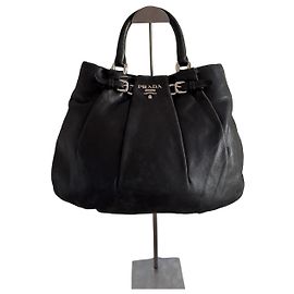 Bolso de mano Prada en cuero negro Negro
