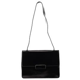 Prada Schultertasche aus schwarzem Vitello-Leder Schwarz