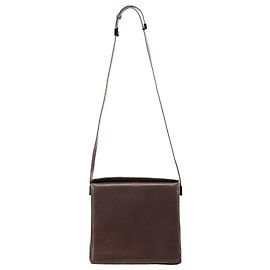Gucci Bolsa crossbody com aba em couro de bezerro castanho Marrom