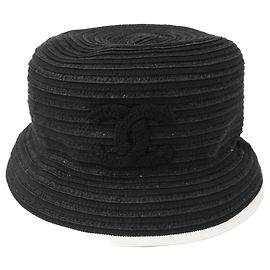 Chapéu Bucket Chanel 22P Coco Mark Paper Preto Branco