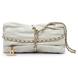Bolsa Baluchon Chanel Midnight Swim em couro de bezerro acolchoado branco Branco Cru