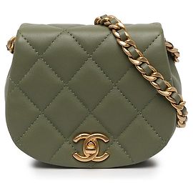 Chanel Coco Mail Mini Clutch aus gestepptem Kalbsleder in Grün mit Kette Grün Olivgrün