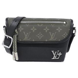 Louis Vuitton PULSE WEARABLE WALLET
Borsa a tracolla in Coated Canvas e Calf leather Nero