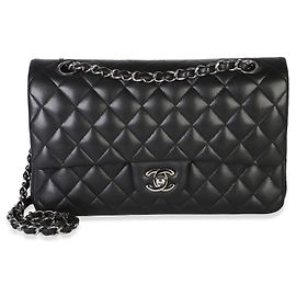 Bolsa Chanel Medium Classic Double Flap em pele de cordeiro acolchoada preta Preto