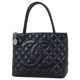 Saco Tote Chanel em Pele de Bezerro Grão Preto