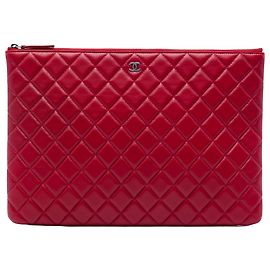 Clutch Chanel Red Large Quilted Lambskin O Case Roja