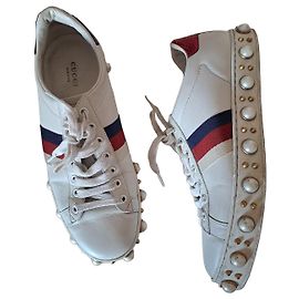 Gucci White Leather Pearl and Stud Low-Top Sneakers White Multiple colors