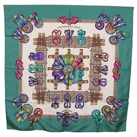 Hermès Pañuelo HERMES Carre 90
LES RUBANS DU CHEVALL
Seda Verde Otro