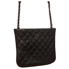 Borsa a tracolla Chanel Uniform in pelle nera matelassé Nero