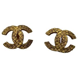 Boucles d'oreilles clips Chanel CC Basket-Weave plaquées or Doré