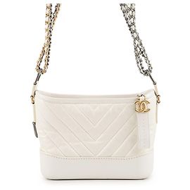 Chanel Schultertasche mit Kette Weiß