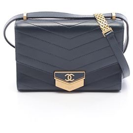 Bolsa de Ombro em Couro CHANEL Chevron V Stitch Verde