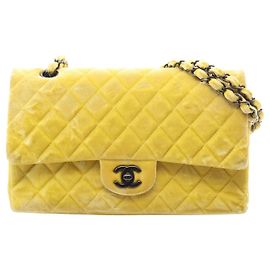 Bolsa de Ombro Chanel Matelassé Amarelo