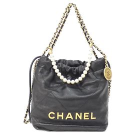 Borsa a tracolla Chanel 22 Line in vitello Nero
