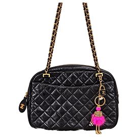Bolsa de Ombro Chanel em Couro de Cordeiro Matelassê Preto
