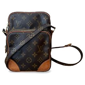 Louis Vuitton Classica e pratica, borsa a tracolla con l'iconico monogramma Louis Vuitton. Altro